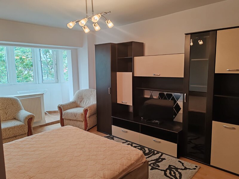 Lacul Tei, inchiriez garsoniera spatioasa 43 mp,